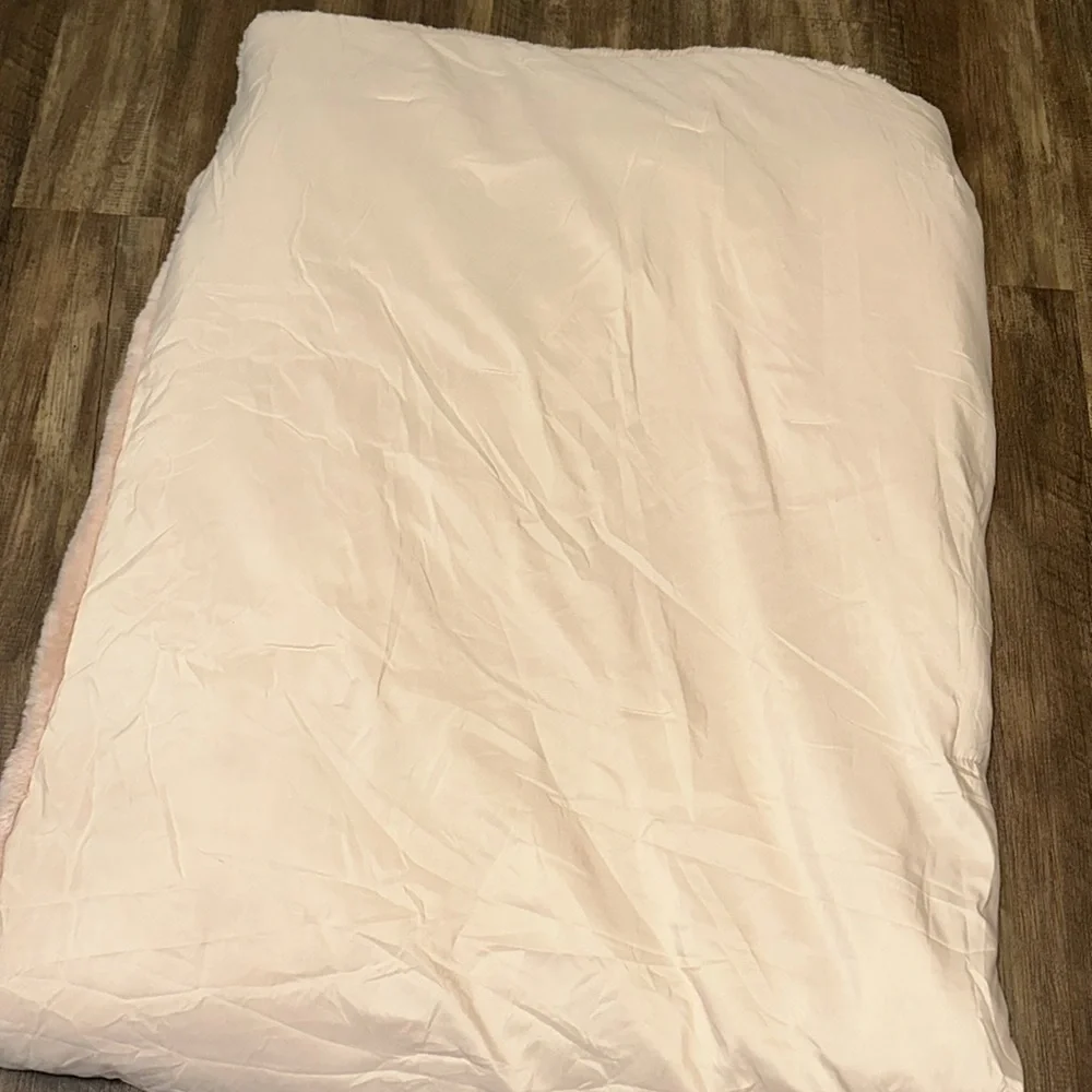 Shaggy Faux Fur Comforter Set with Sham Blush in color‎ Size Twin EUC